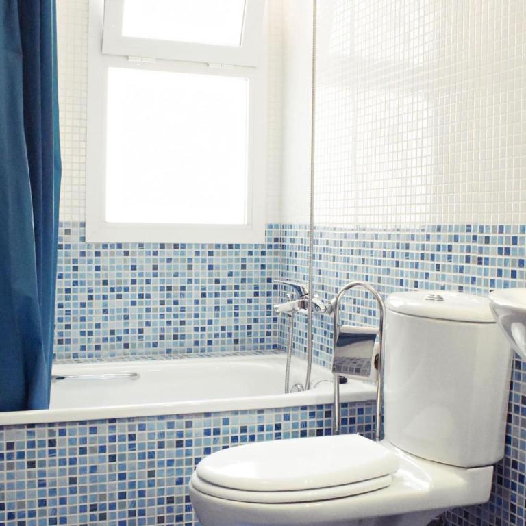 Fabuloso apartamento junto al Soho con parking privado - Two-Bedroom Apartment - 22