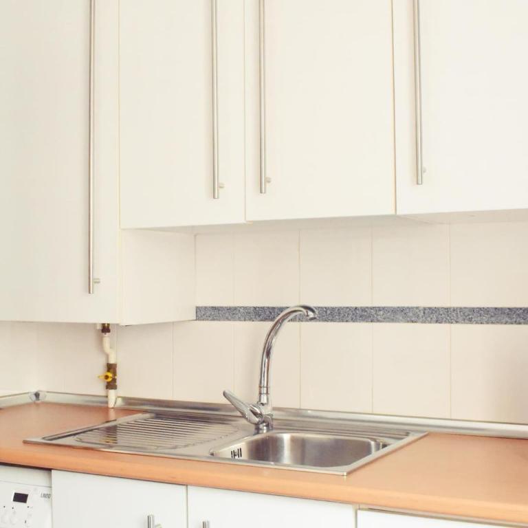 Fabuloso apartamento junto al Soho con parking privado - Two-Bedroom Apartment - 25