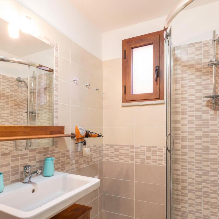 Villa del Moro, FREE WIFI, 300mt from Sinzias' Beach - Casa con 4 camere da letto - 39