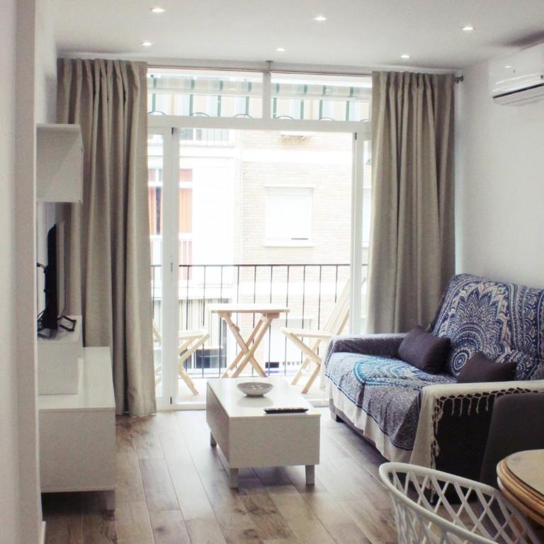 Coqueto y luminoso apartamento de tres dormitorios - Three-Bedroom Apartment - 1