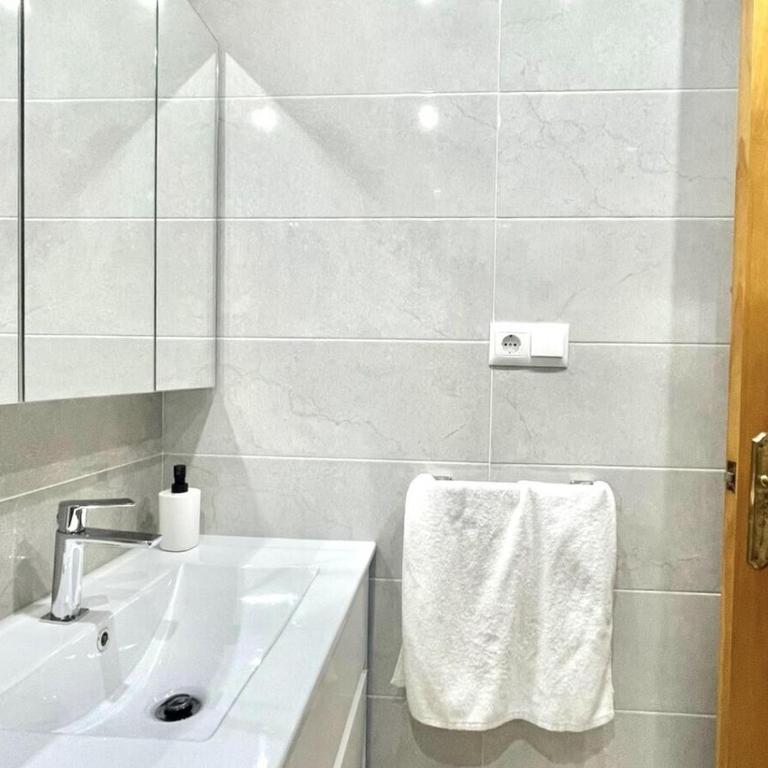 Calu Homes Nerja - Apartamento de 2 dormitorios con vistas a la ciudad - 8