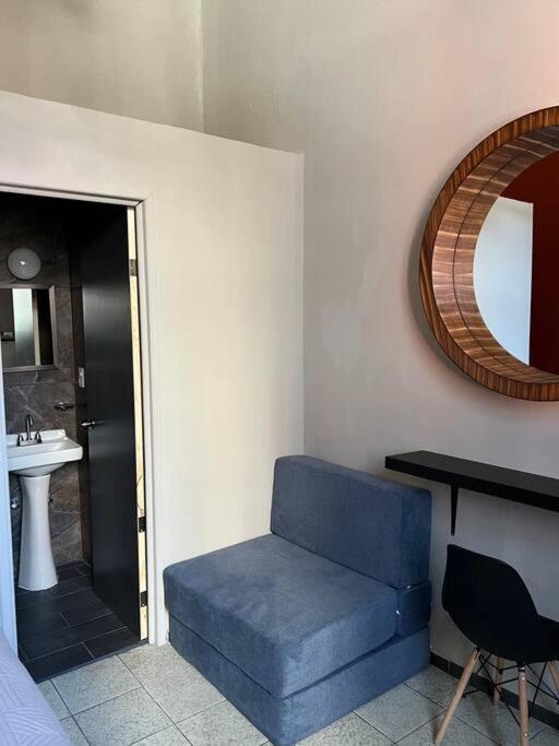 Alojamiento Suite con Aire Acondicionado y Estacionamiento ubicado a 1 cuadra del Parian en Centro Tlaquepaque Privada e Independiente - One-Bedroom Apartment - 45