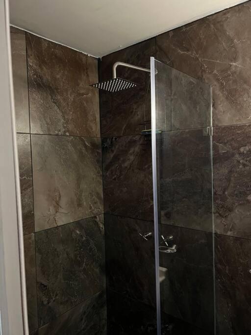 Alojamiento Suite con Aire Acondicionado y Estacionamiento ubicado a 1 cuadra del Parian en Centro Tlaquepaque Privada e Independiente - One-Bedroom Apartment - 49