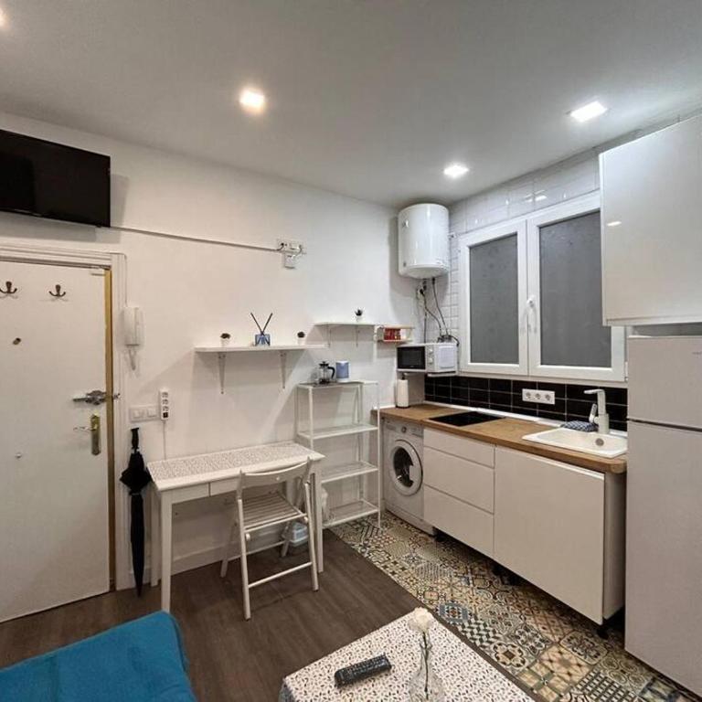 Centrally located flat in Madrid M80.8 - Studio Apartment - 7