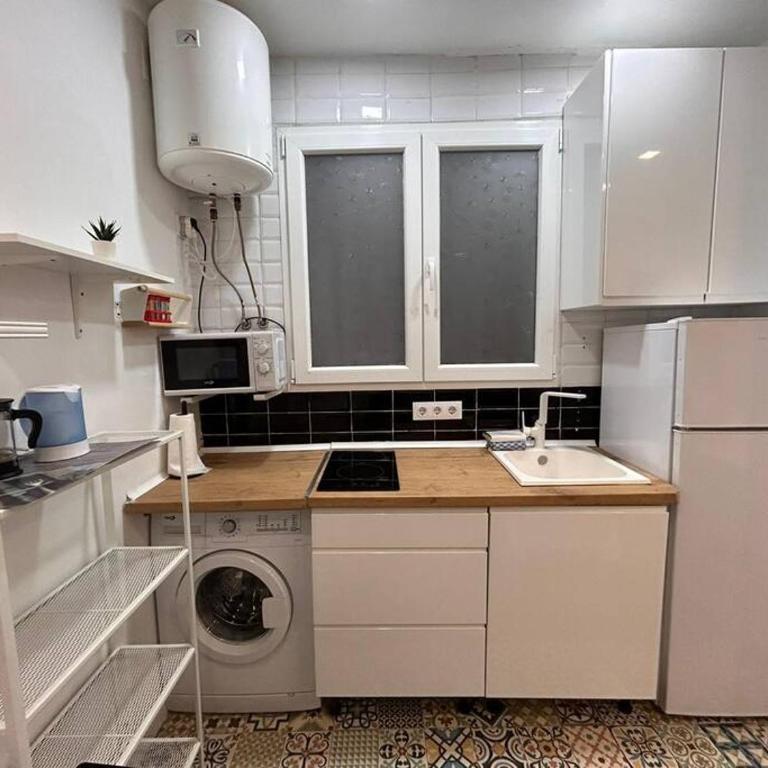 Centrally located flat in Madrid M80.8 - Studio Apartment - 8