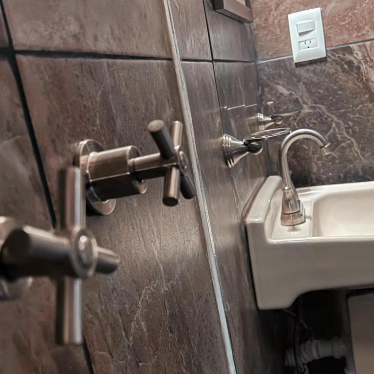 Alojamiento Suite con Aire Acondicionado y Estacionamiento ubicado a 1 cuadra del Parian en Centro Tlaquepaque Privada e Independiente - One-Bedroom Apartment - 15