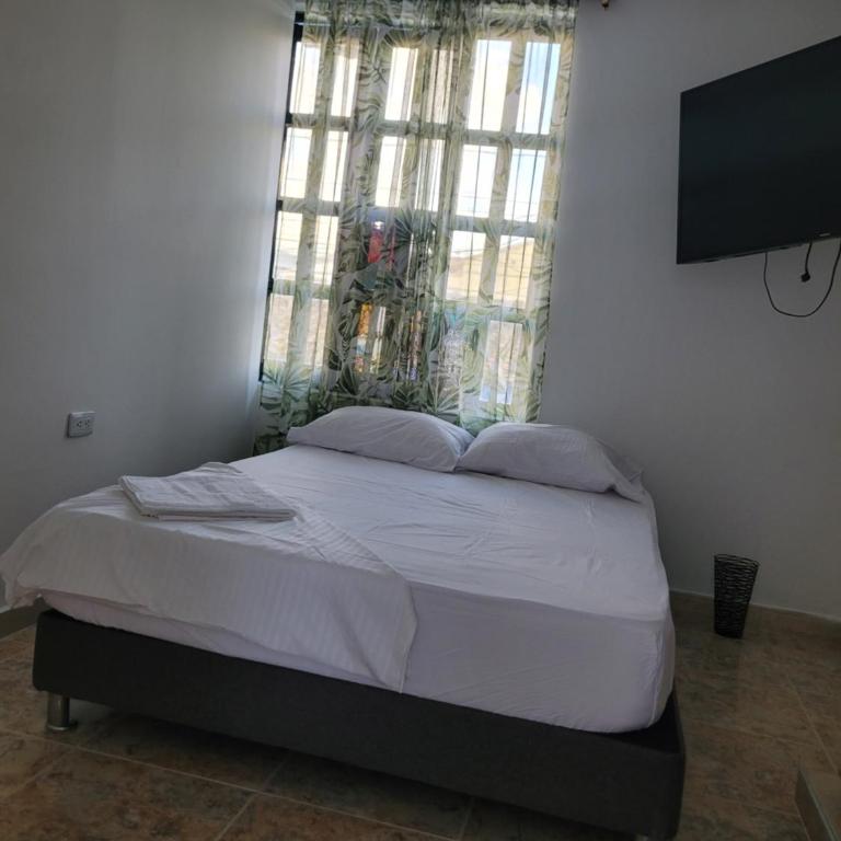 Apartamento cerca a la basílica - Three-Bedroom Apartment - 1