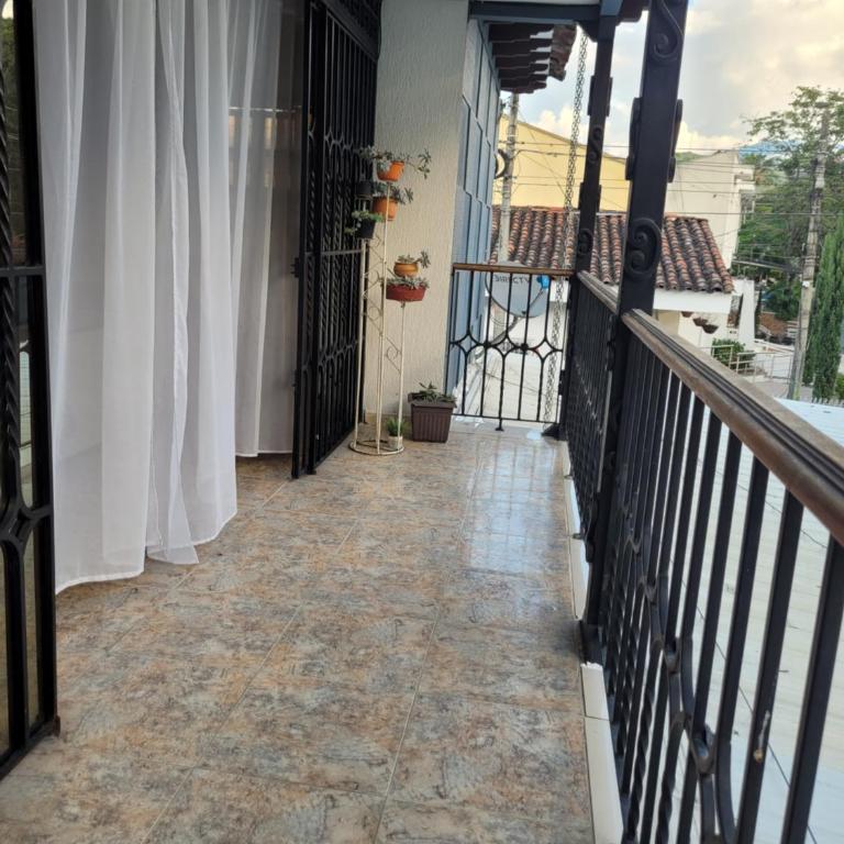 Apartamento cerca a la basílica - Three-Bedroom Apartment - 3