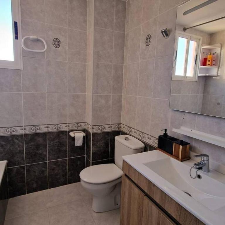 Stunning sea vistas by the beach - Two-Bedroom Apartment - 23