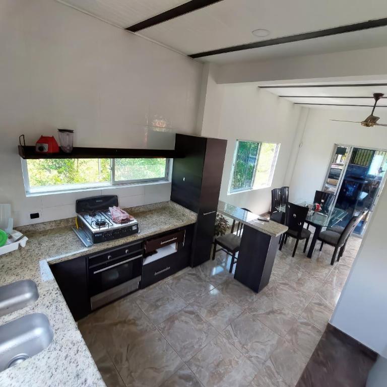 Casa con piscina privada y BBQ para Familias y parejas - Casa de 3 dormitorios - 10