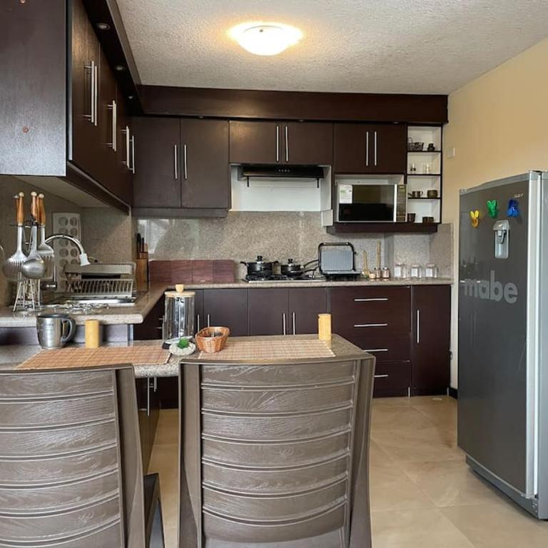 Departamento con jacuzzi, balcón, lavadora y garage - Two-Bedroom Apartment - 10