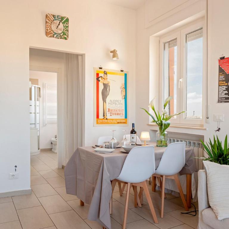 Suite Attico in Centro - Parcheggio Gratuito - Apartment with Balcony - 4