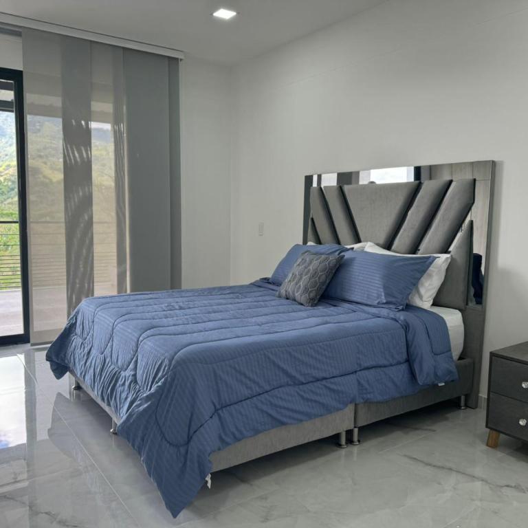 MODERNA CASA LUXURY CAMPESTRE EN PEREIRA. - Casa de 3 dormitorios - 5