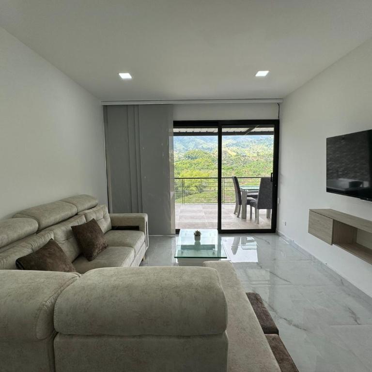 MODERNA CASA LUXURY CAMPESTRE EN PEREIRA. - Casa de 3 dormitorios - 11