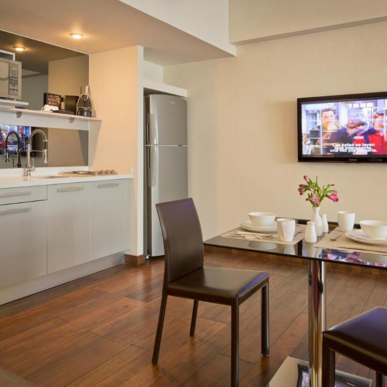 Las Suites Campos Eliseos - Master Suite - 1