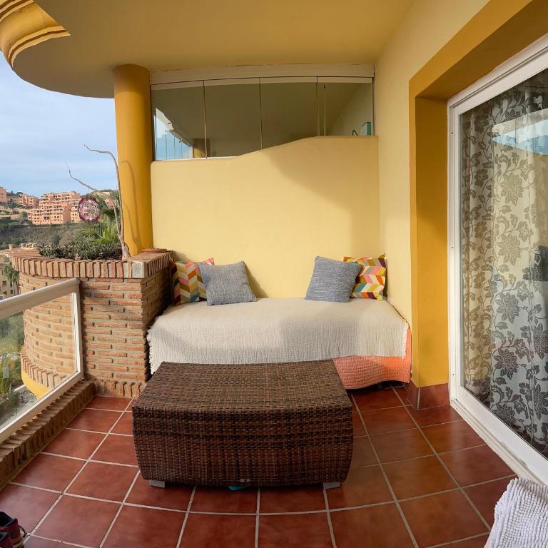Room in shared Apartment in suite bathroom WiFi 2 swimming Pools Panoramic views Mijas Marbella - Apartment mit 2 Schlafzimmern - 5