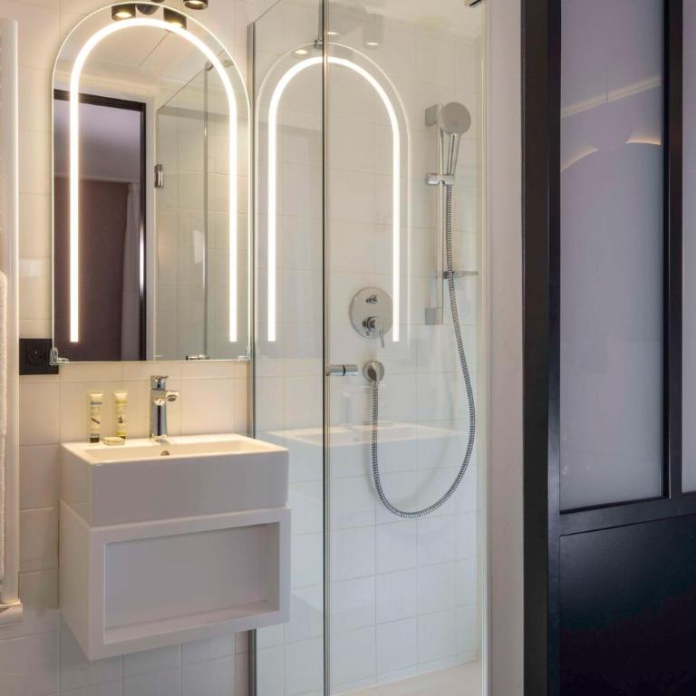 Best Western Plus Bretagne Montparnasse - Chambre Lit Queen-Size Exécutive - Non-Fumeurs - 4