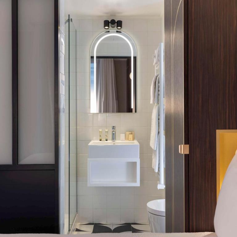 Best Western Plus Bretagne Montparnasse - Chambre Lit Queen-Size Supérieure - Non-Fumeurs - 6