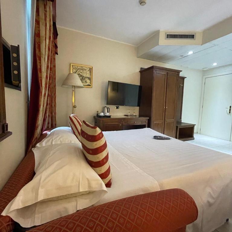 Hotel Villa Savoia - Comfort Quadruple Room - 8