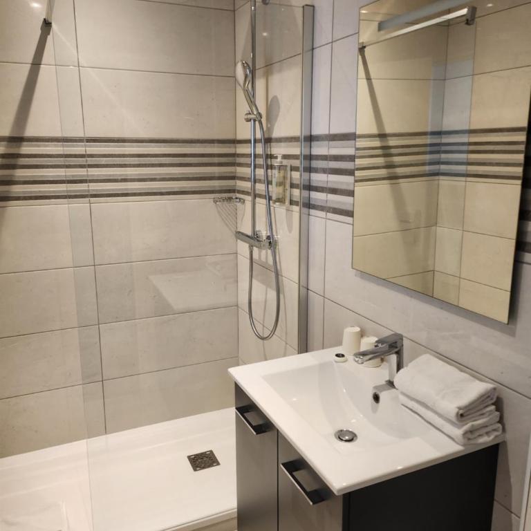 Hôtel Les Nations The Originals Boutique VICHY - Chambre Double ou Lits Jumeaux Confort - 14
