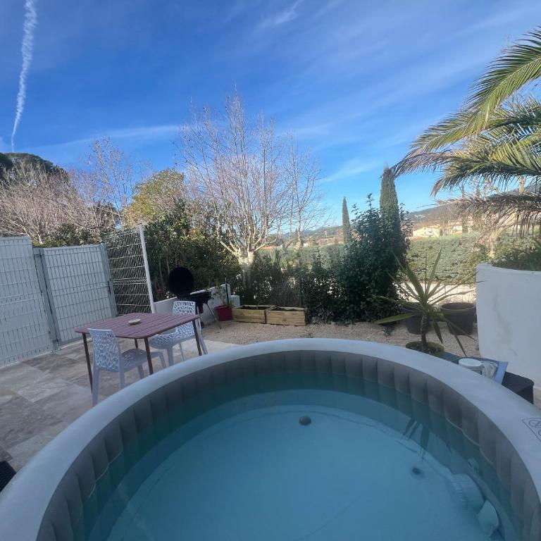 maison t2 avec jaccuzi wifi parking - Appartement 1 Chambre - 1