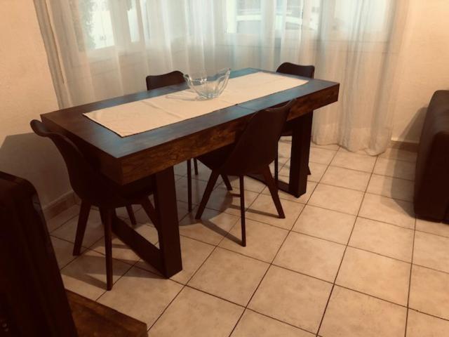 Votre séjour à Sanary DANS BAS DE VILLA avec 1 terrasse végétalisée et abritée exposition Est Sud Ouest à 400m du Centre ville en zone piétonne où tout peut se faire à pied - Apartamento de 1 dormitorio - 15