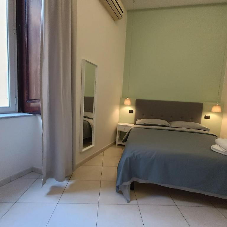Residenza GeRi - Suite and Home Napoli Centro - Camera Matrimoniale Deluxe con Balcone - 6