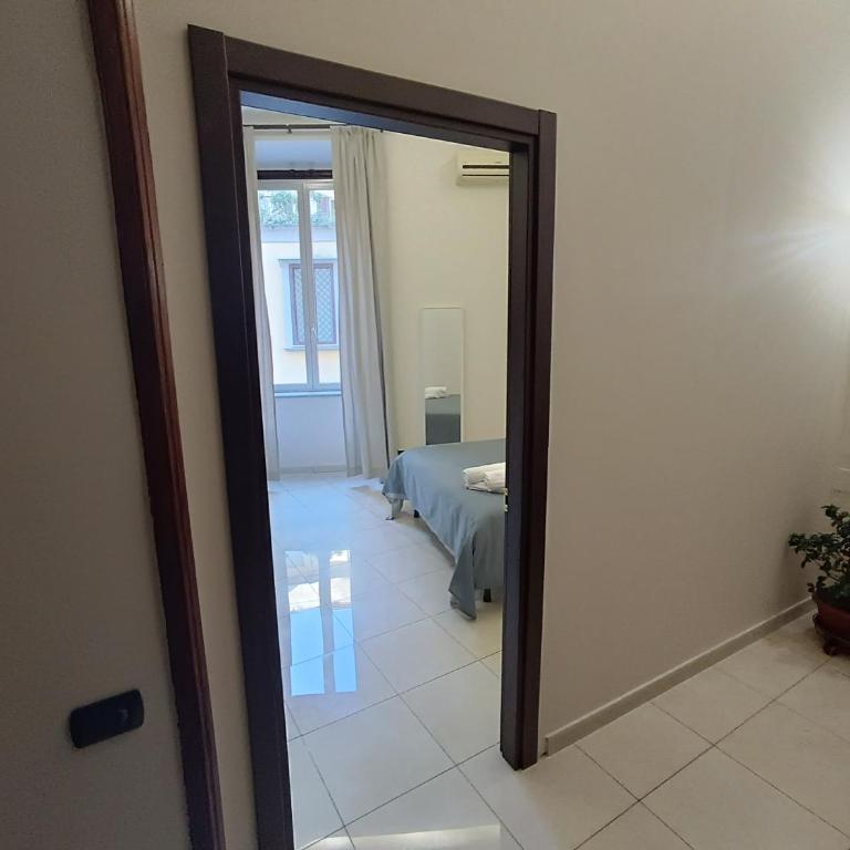 Residenza GeRi - Suite and Home Napoli Centro - Camera Matrimoniale Deluxe con Balcone - 17