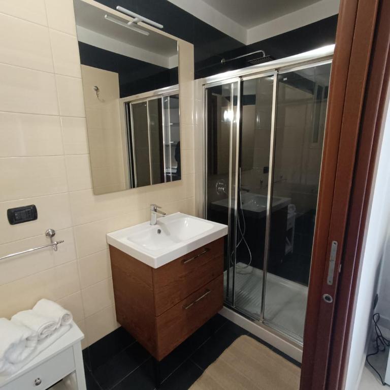 Residenza GeRi - Suite and Home Napoli Centro - Camera Matrimoniale Deluxe con Balcone - 19
