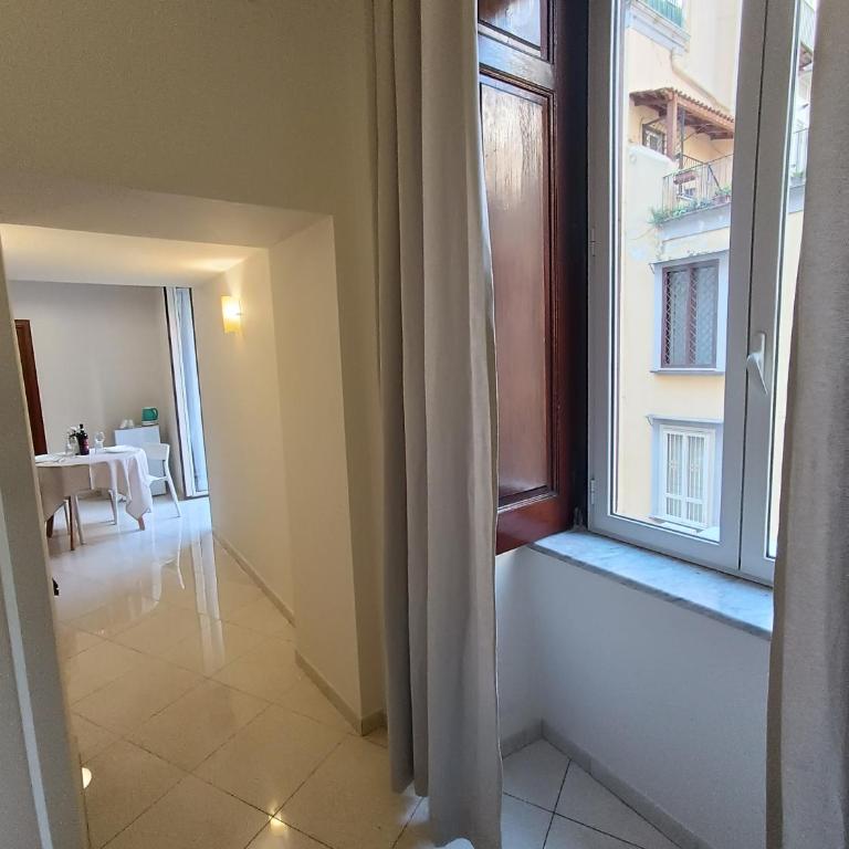 Residenza GeRi - Suite and Home Napoli Centro - Camera Matrimoniale Deluxe con Balcone - 20
