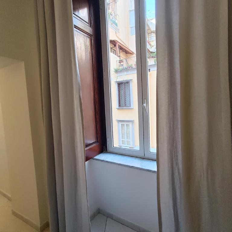 Residenza GeRi - Suite and Home Napoli Centro - Camera Matrimoniale Deluxe con Balcone - 21