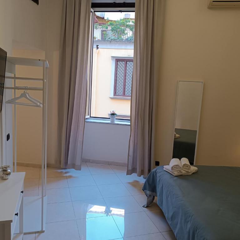 Residenza GeRi - Suite and Home Napoli Centro - Camera Matrimoniale Deluxe con Balcone - 27