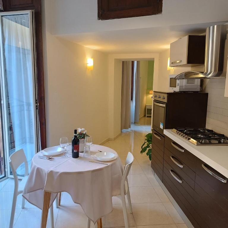 Residenza GeRi - Suite and Home Napoli Centro - Camera Matrimoniale Deluxe con Balcone - 28