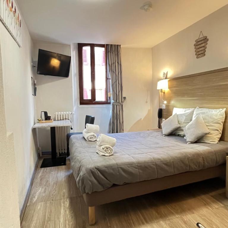 Hôtel Du Cheval Blanc Barcelonnette - Habitación Doble Pequeña - 4