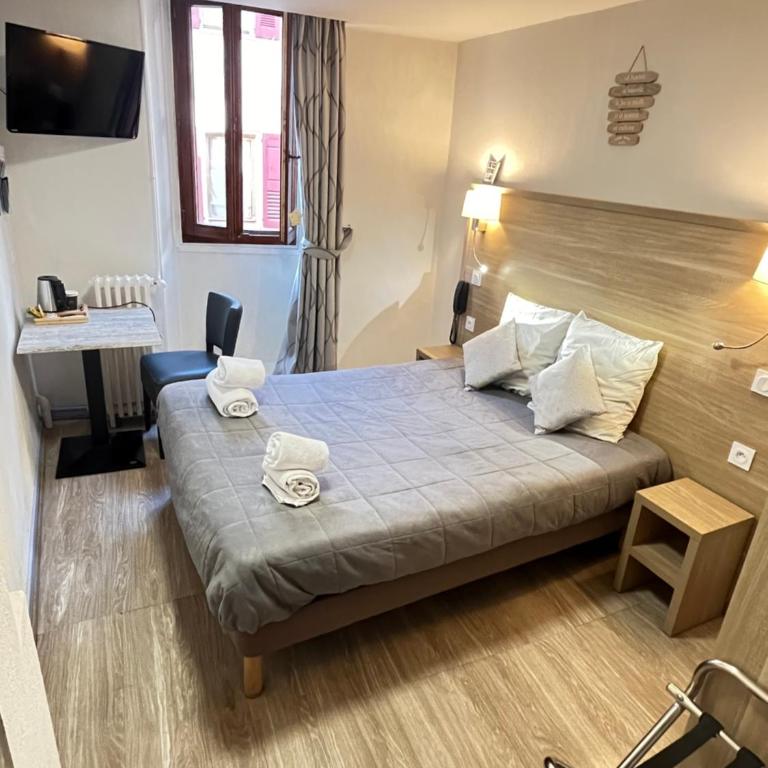 Hôtel Du Cheval Blanc Barcelonnette - Habitación Doble Pequeña - 3