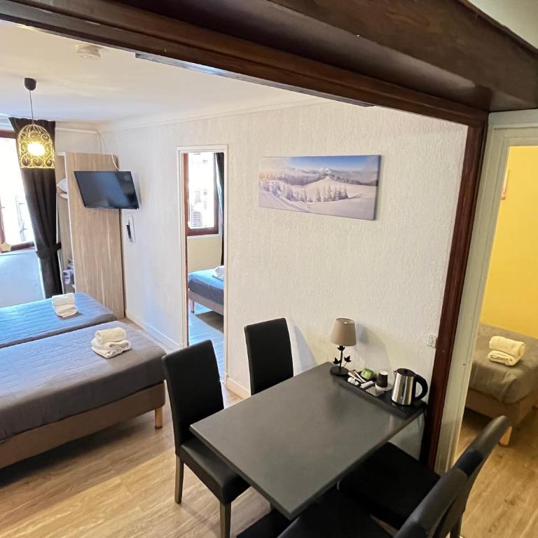 Hôtel Du Cheval Blanc Barcelonnette - Habitación Familiar - 5
