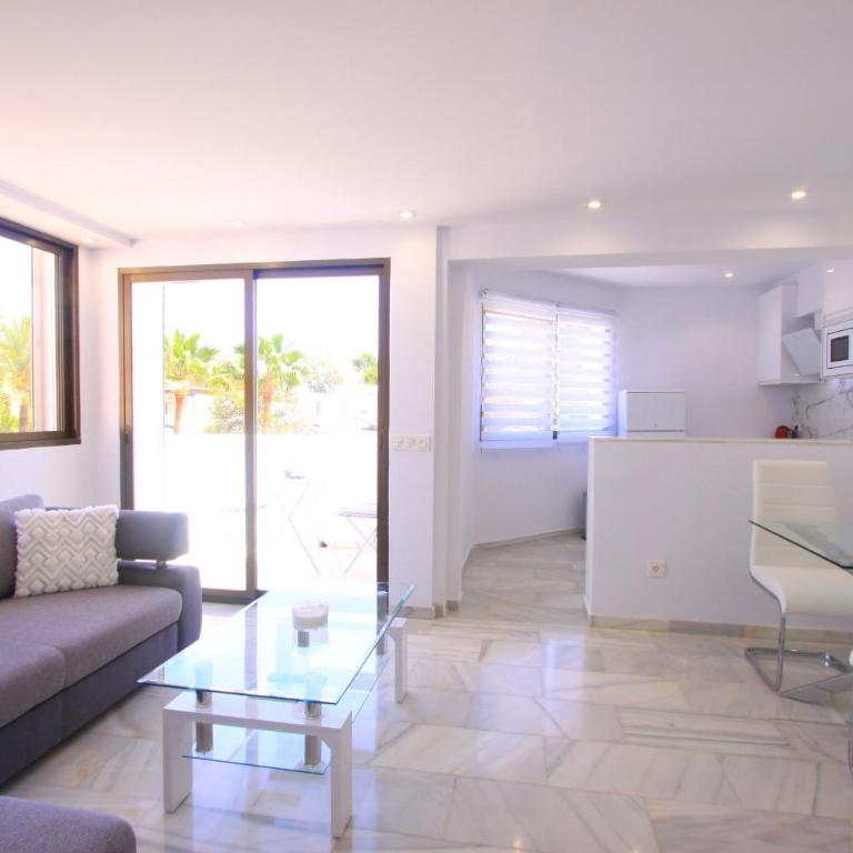 Modern Penthouse Frontline Urbanisation - Apartamento - 22