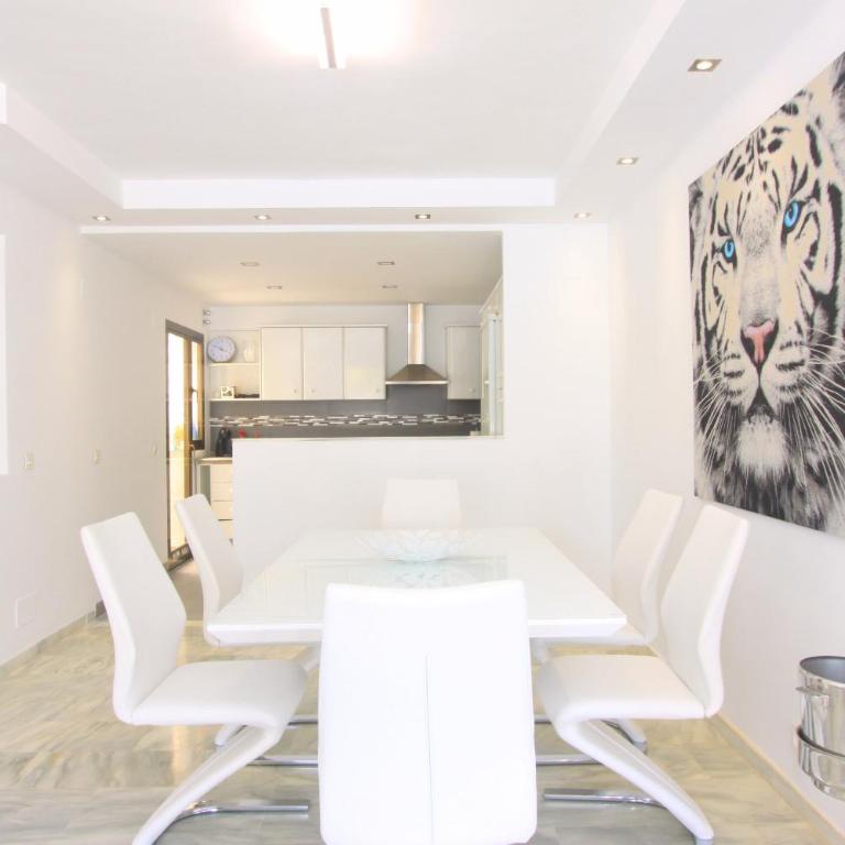 Modern Penthouse Frontline Urbanisation - Apartamento - 10