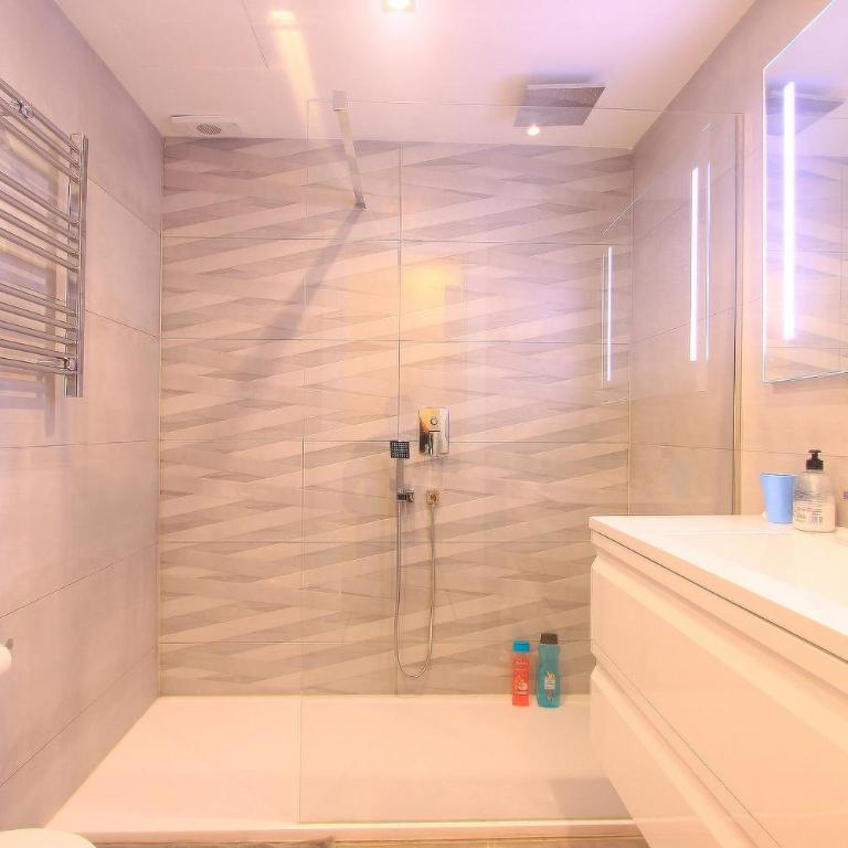 Modern Penthouse Frontline Urbanisation - Apartamento - 17