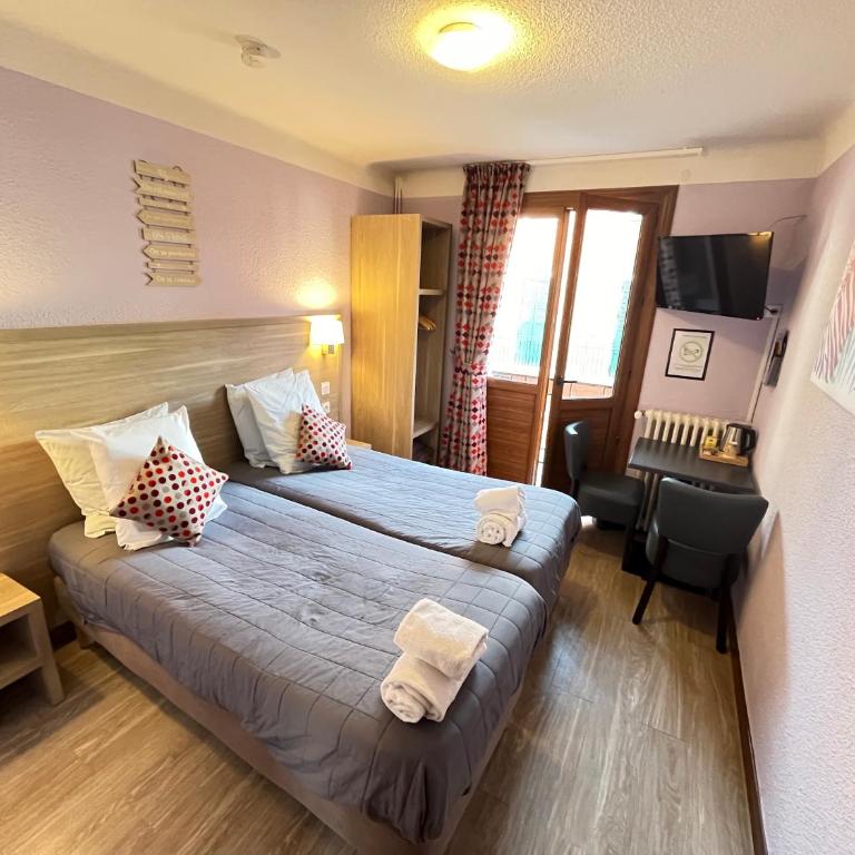 Hôtel Du Cheval Blanc Barcelonnette - Habitación Doble Pequeña - 2 camas - 5
