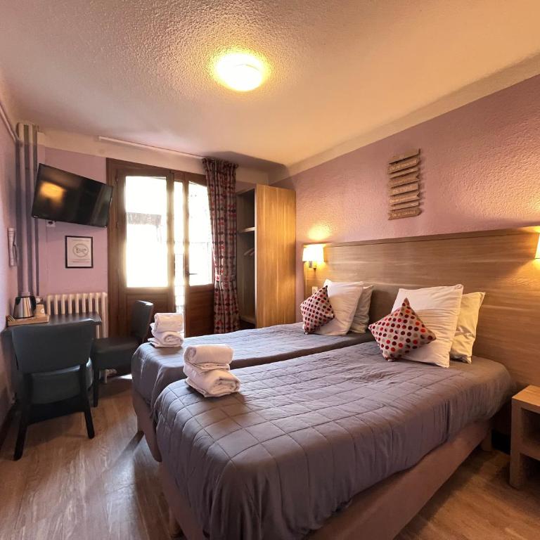 Hôtel Du Cheval Blanc Barcelonnette - Habitación con vistas a la ciudad - 2 camas - 6