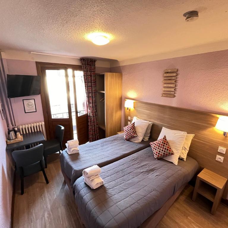 Hôtel Du Cheval Blanc Barcelonnette - Habitación con vistas a la ciudad - 2 camas - 5