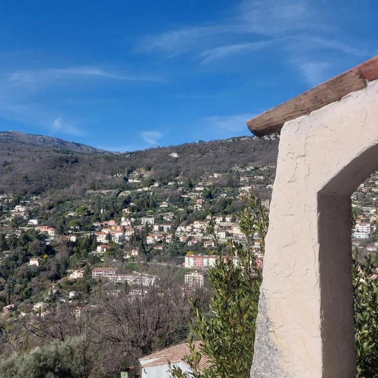 Charmant haut de villa - Maison 3 Chambres - 5