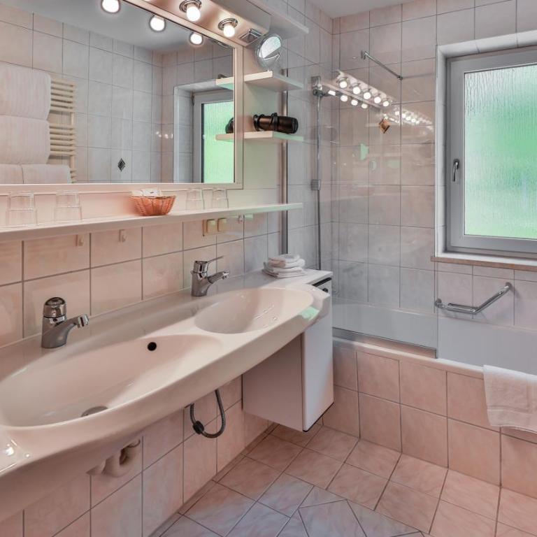 Ferienwohnungen - Alpenhotel Fischer 4 Sterne - Landhaus Inge Adults Only - Apartment mit 2 Schlafzimmern - 4