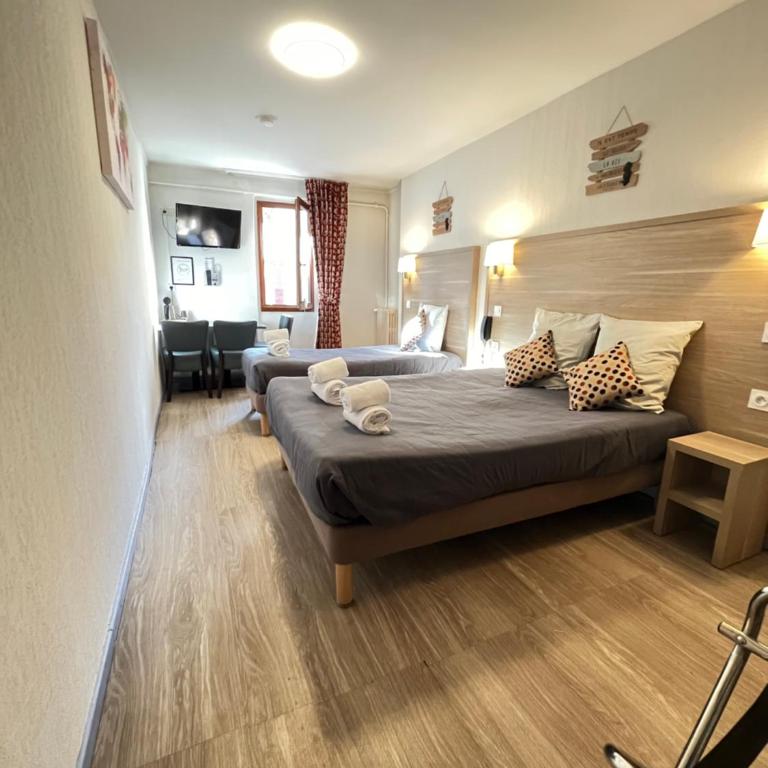 Hôtel Du Cheval Blanc Barcelonnette - Habitación Triple Estándar - 8