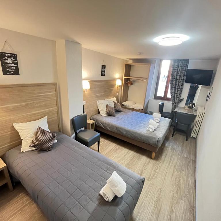 Hôtel Du Cheval Blanc Barcelonnette - Habitación Triple Estándar - 6