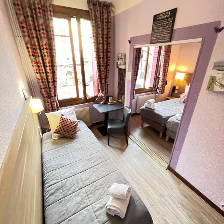 Hôtel Du Cheval Blanc Barcelonnette - Habitación Triple económica - 3