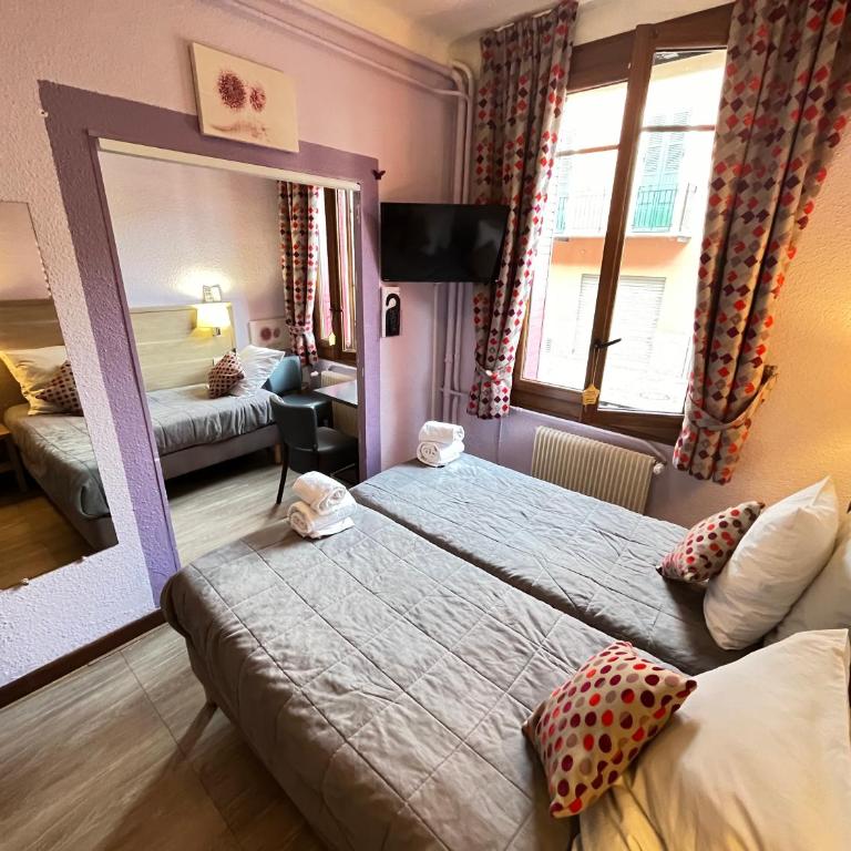 Hôtel Du Cheval Blanc Barcelonnette - Habitación Triple económica - 2