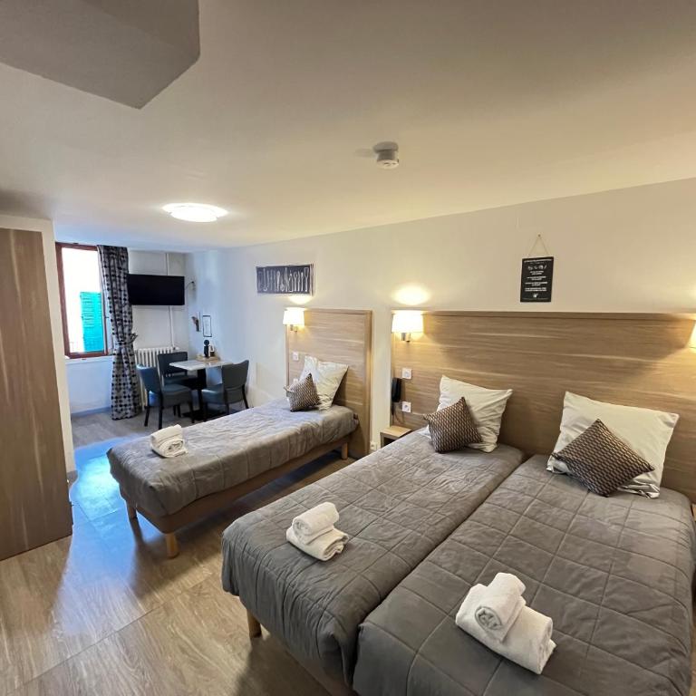 Hôtel Du Cheval Blanc Barcelonnette - Habitación Familiar - 1
