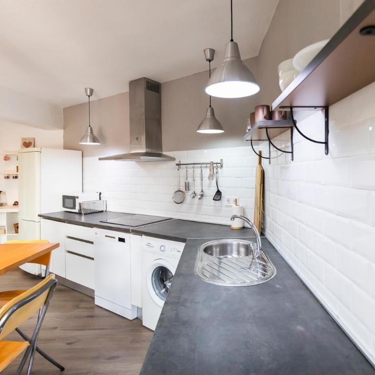 AkomodaT en apartamento luminoso junto al paseo de la ría - Two-Bedroom Apartment - 6